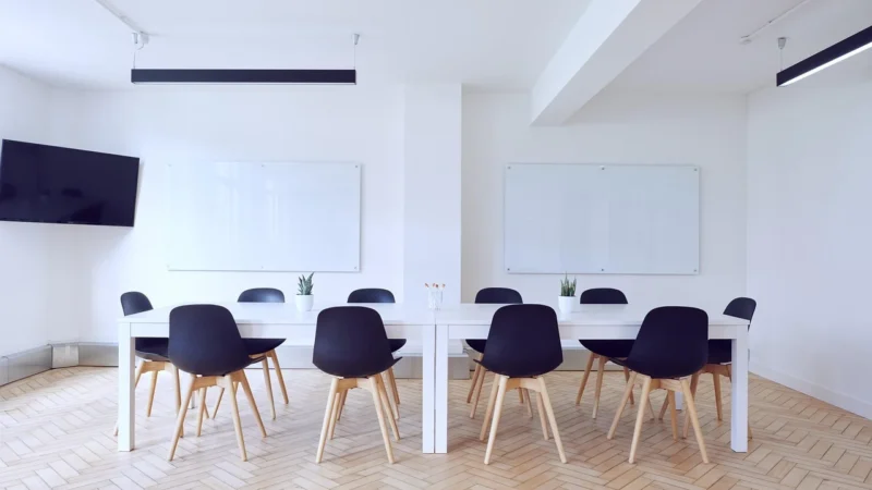 AV i IT dla firm — nagłośnienie do restauracji, telewizja i wideokonferencje